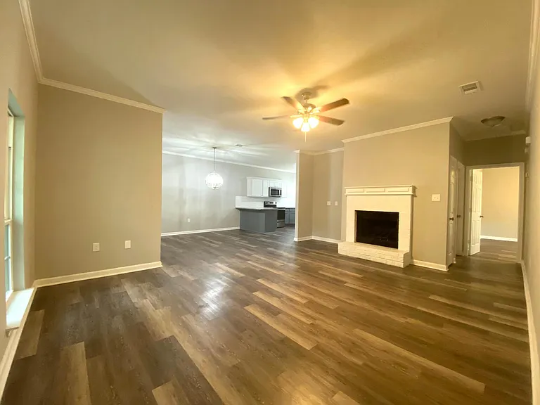 17117 Ashton Ave — Photo 2