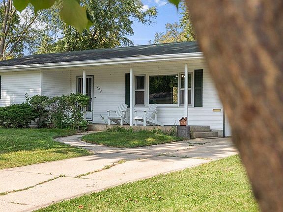 2nd image of 706 Hintze Rd