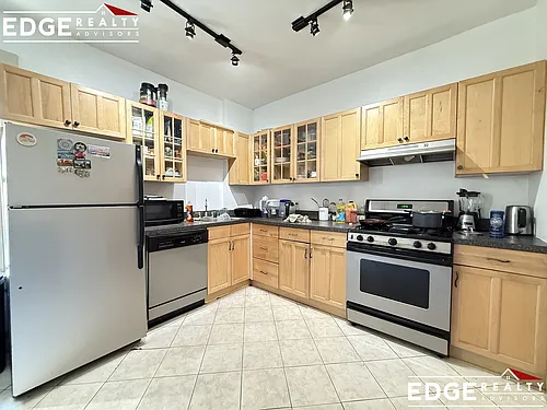138 Sutherland Rd #1 Photo 1