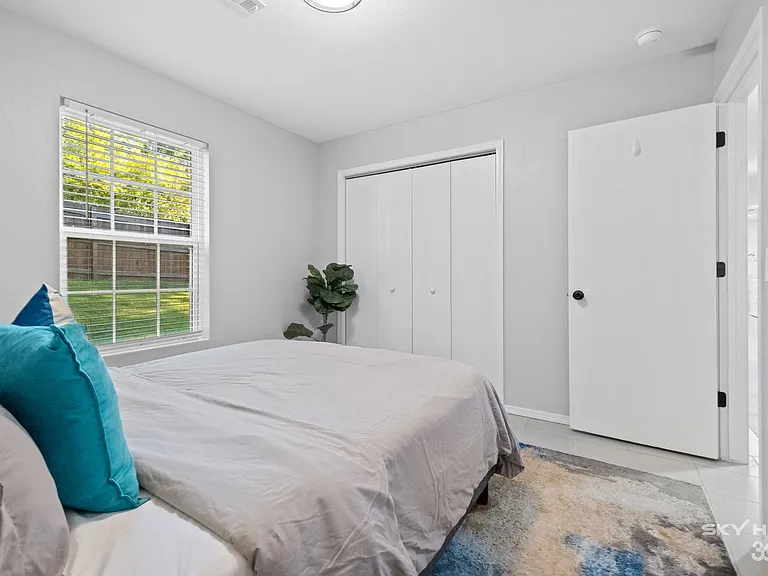 729 S Erika Ave — Photo 39