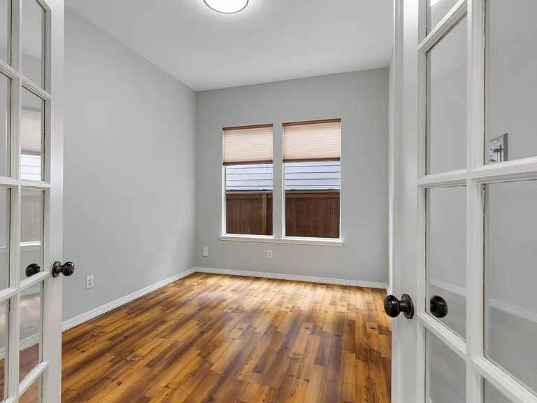 6 E Cottage Green St — Photo 14