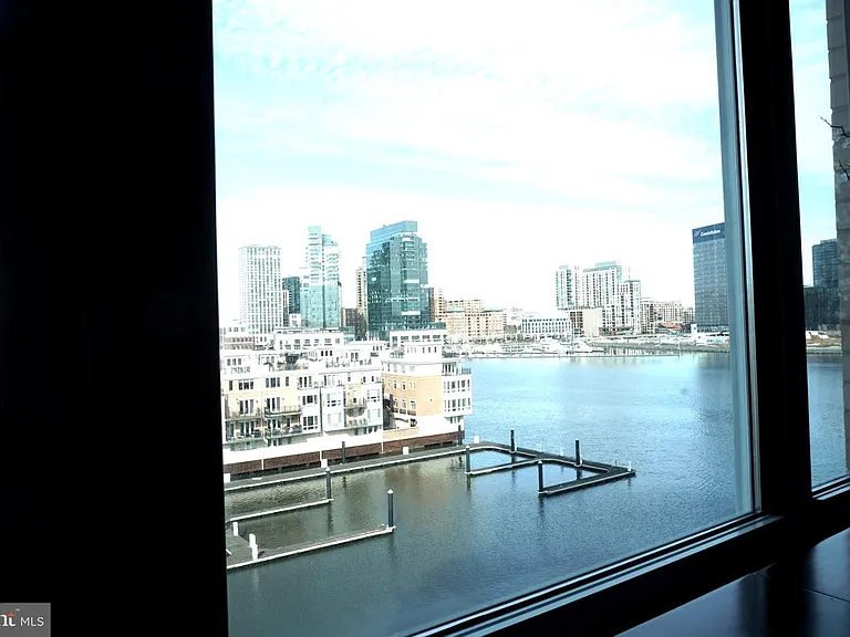 100 Harborview #611 — Photo 7