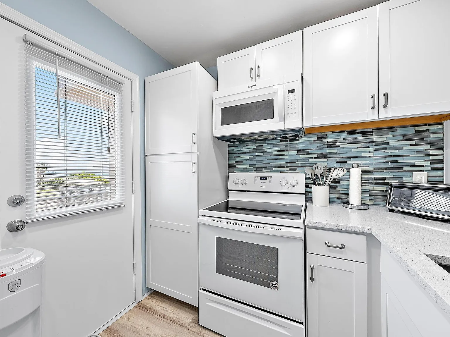 1 bed, 1.0 bath, 595 sqft, $3,200 — Photo 4