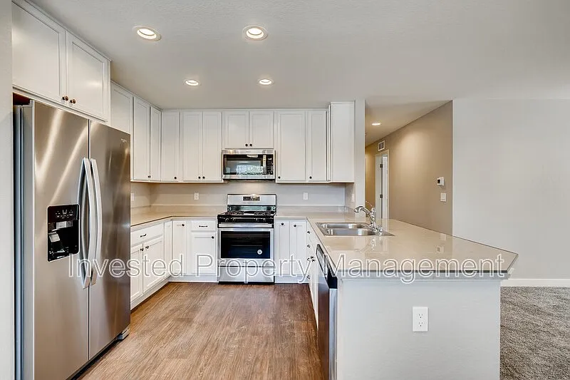 3 bed, 2.0 bath, 1154 sqft, $2,400 — Photo 3