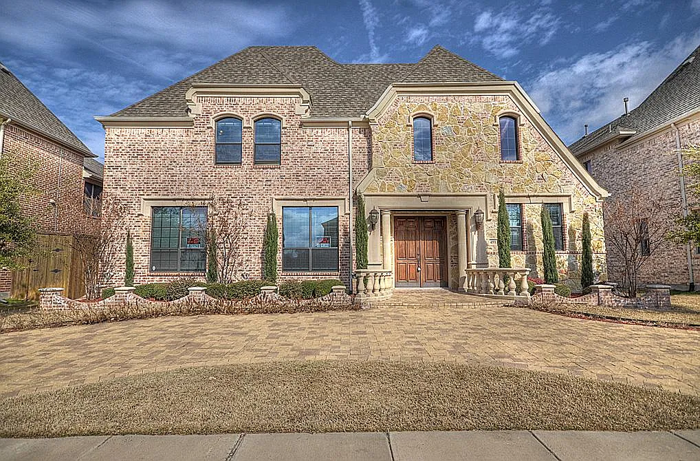 4 bed, 4.5 bath, 3808 sqft, $4,100 — Photo 1