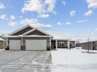 704 Cedar Bend Dr, Solon, IA 52333