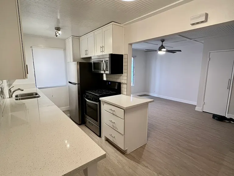 726 N Alfred St #6 — Photo 2