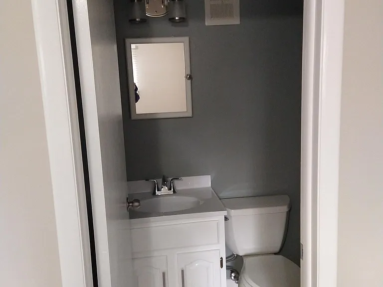 946 N Adams Rd — Photo 3