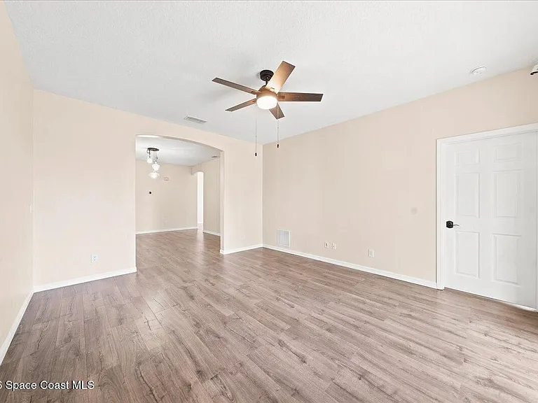 5647 Indigo Crossing Dr — Photo 15