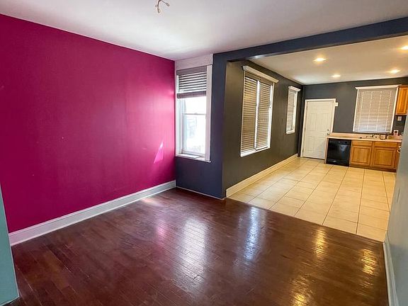 3rd image of 218 E Roosevelt Blvd