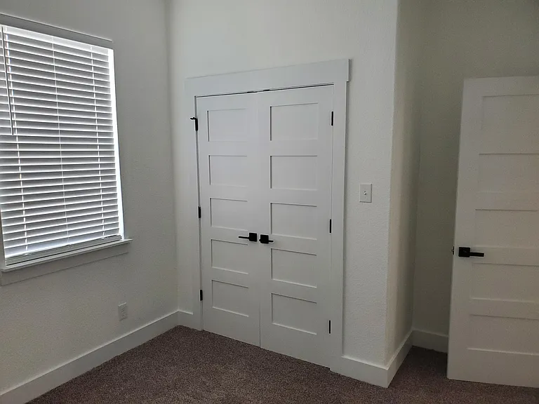 100 Nathan Ln — Photo 4