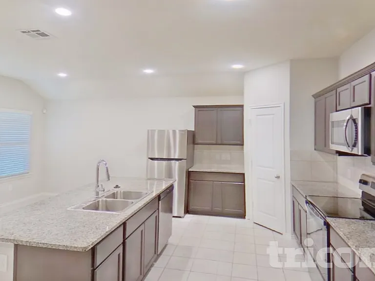 112 Woodland St — Photo 5