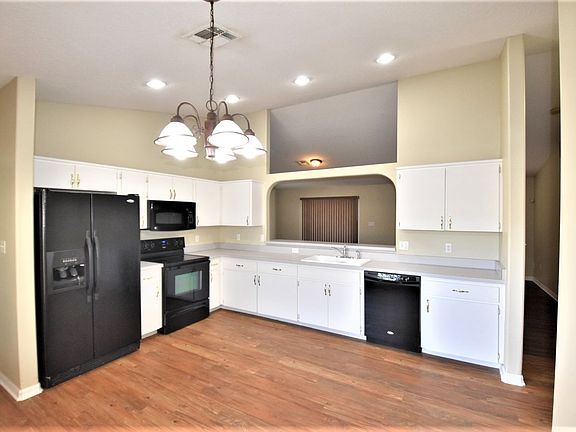 5th image of 411 Woodview Dr