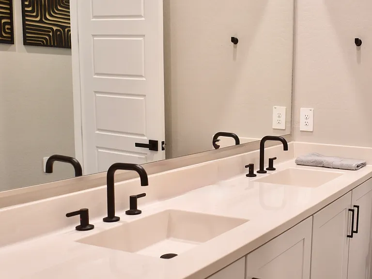 4864 E Village Dr — Photo 29