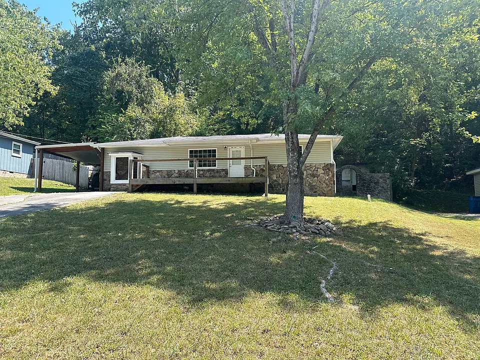 424 Lullwater Rd
