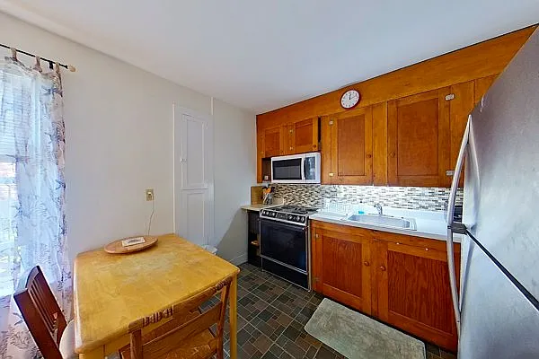 616 Thames St #3 — Photo 5