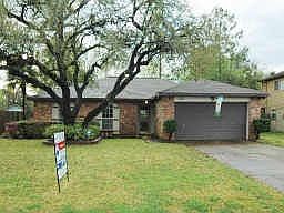 1st image of 220 Old Oaks St