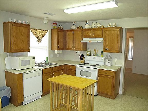 2nd image of 19903 Willowbrook Dr