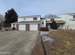 32 Vail Cir, Grand Forks, ND 58201
