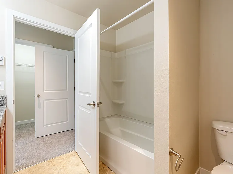 Modern 3 bedroom Townhomes with Garage — Photo 41