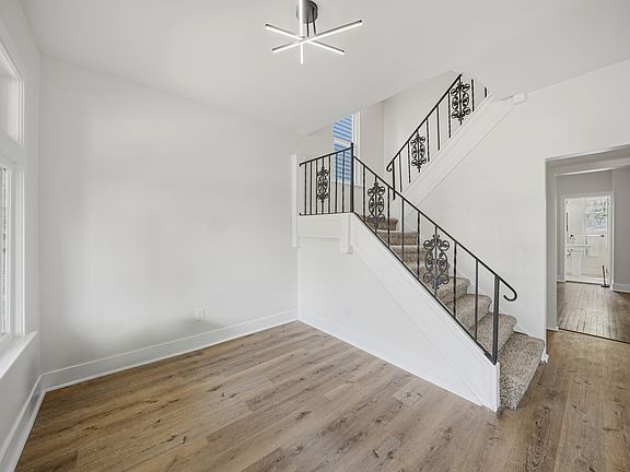 5th image of 2501 Seyburn St #1