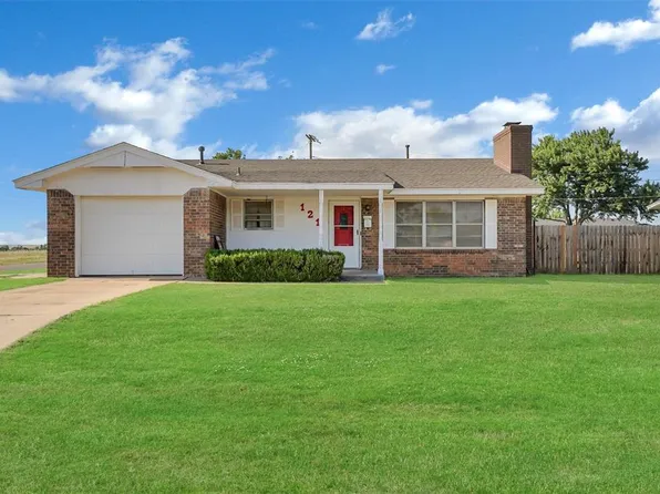 121 Mimosa St, Cordell, OK 73632