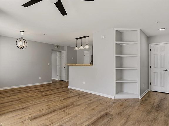 5th image of 514 Rivertree Ln