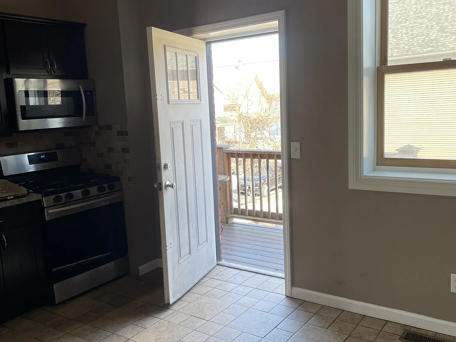 3 bed, 1200 sqft, $1,200 — Photo 3