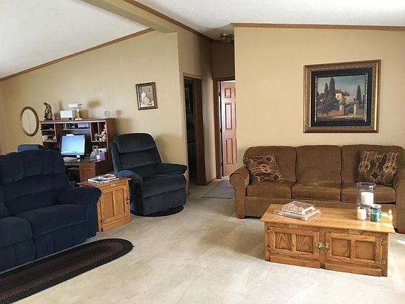 5th image of 15401 Green Ln