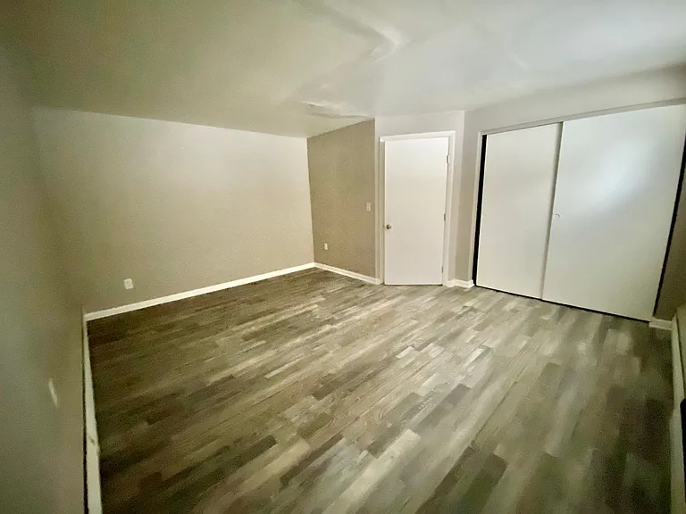 2414 Banning — Photo 18