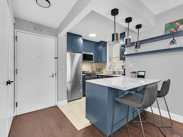 322 West 57th Street image 5 of 8