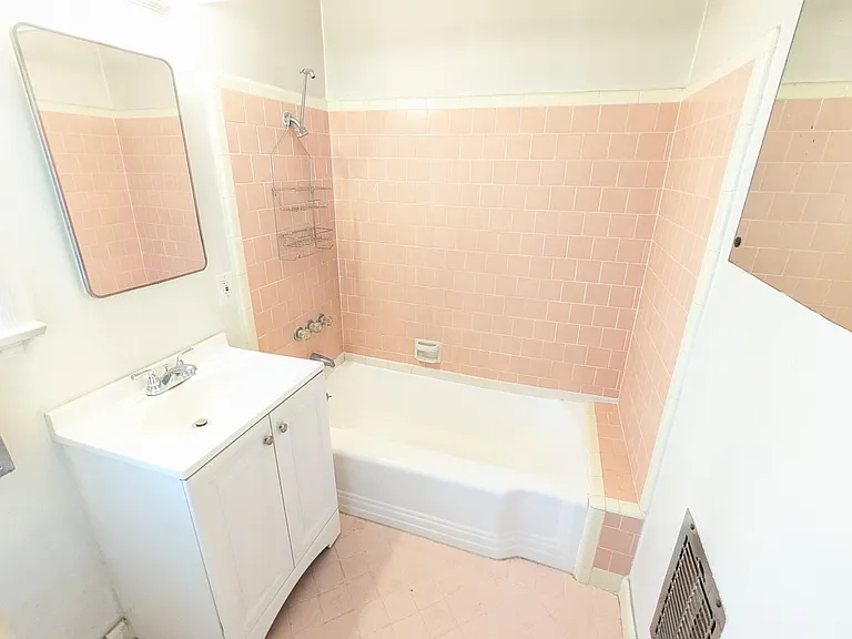 1925 Palmerston Pl #5 — Photo 5