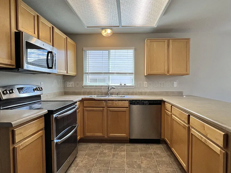 5671 Vermillion Bluffs Dr — Photo 11
