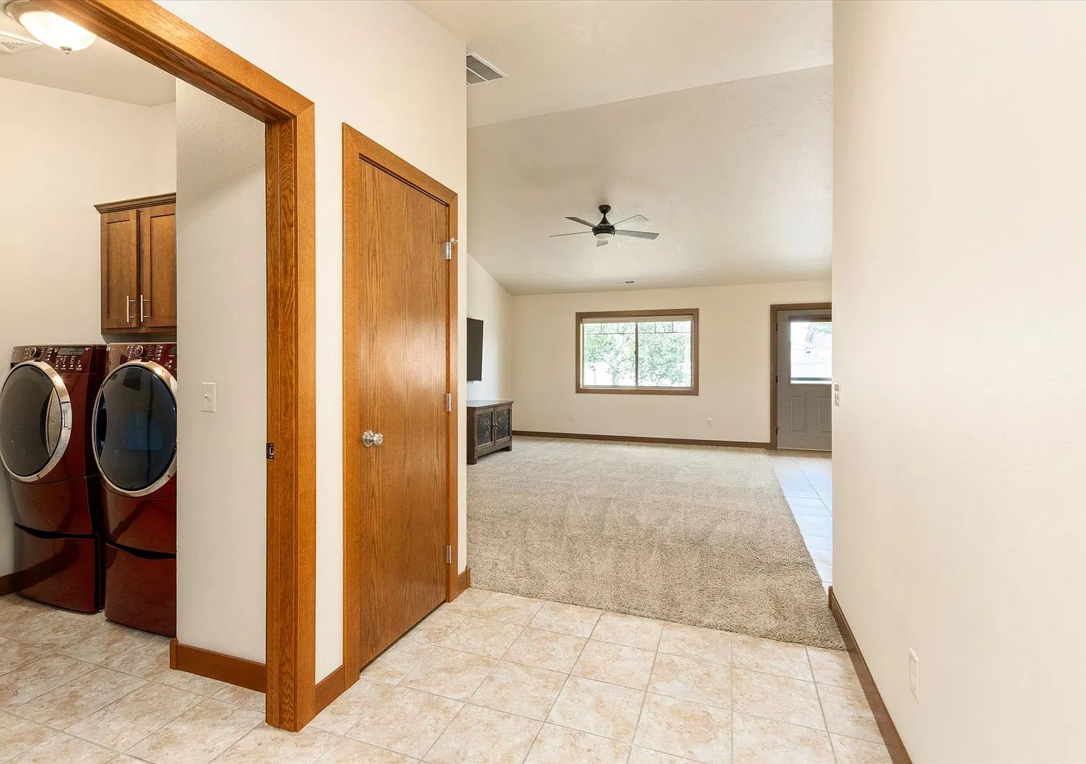 Charming 2 Bedroom, 2 Bathroom Townhouse on the West End! — Photo 4