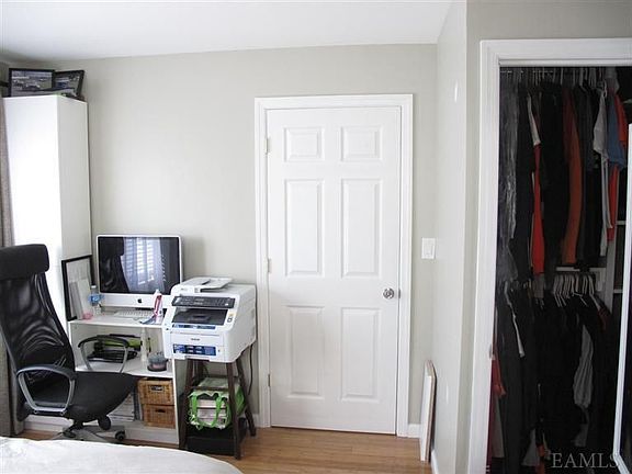 5th image of 118 Webster Ave