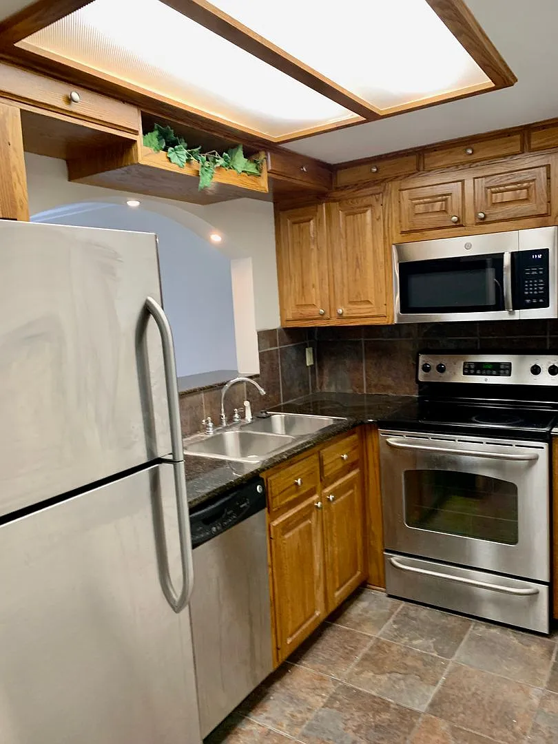 1br In Gated Community - Easy Access To Lsu & Su. Price Reduction! — Photo 4