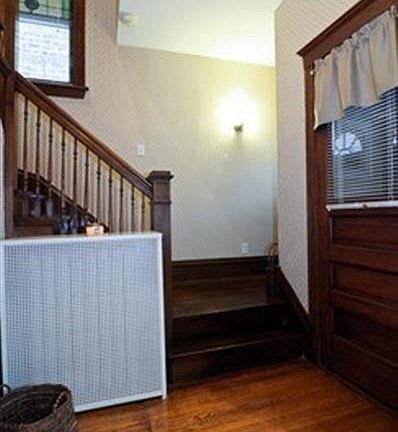 2nd image of 1904 W Larchmont Ave