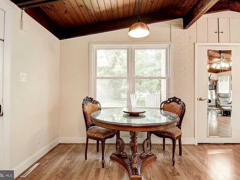 2902 Pine Spring Rd — Photo 4