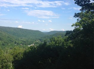 32 William St, Chester, MA 01011