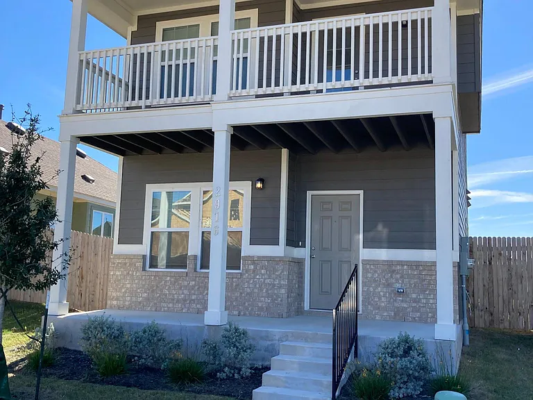 2916 Brand Iron Dr — Photo 1