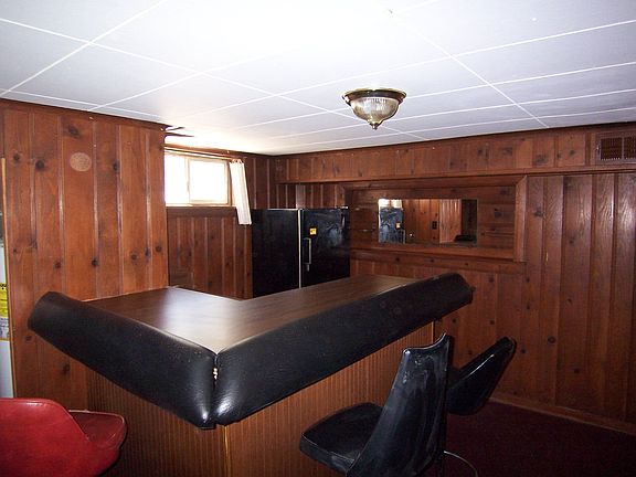 Wet Bar area. 