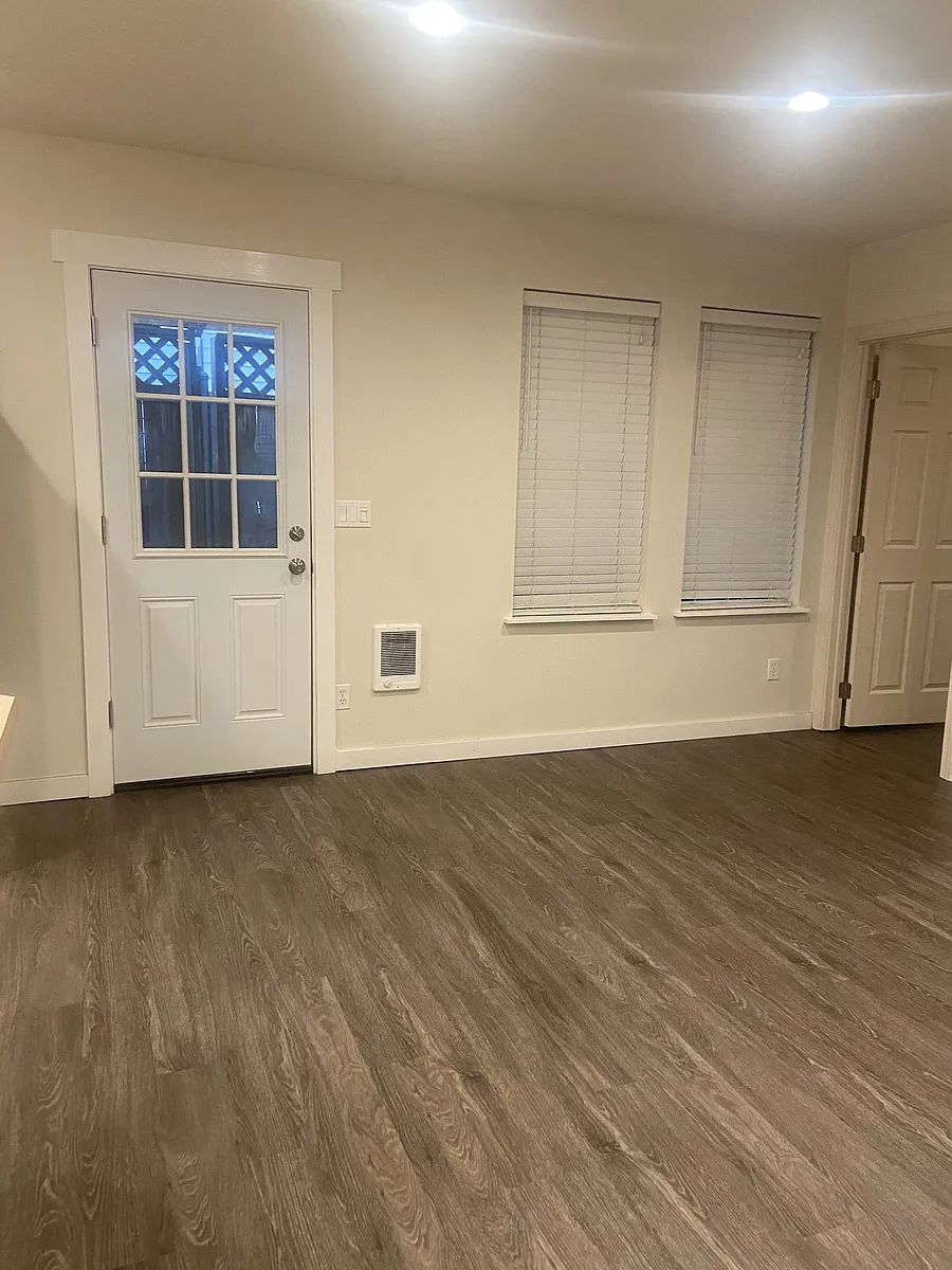 Front room - 606 Mana Wana Pl NE