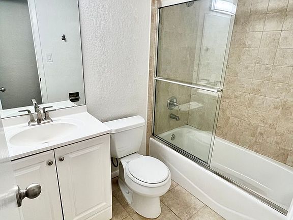 5th image of 591 W Prentice Ave #1B-1Ba-525Sqft