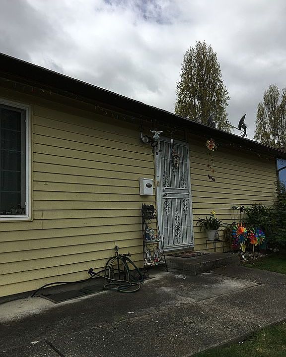 2nd image of 155 Hamilton Ct