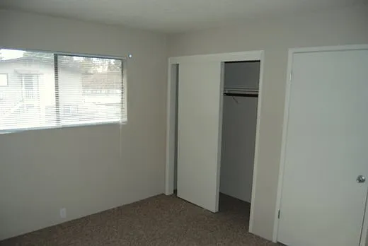 Building Photo - 828 W Sacramento Ave #4