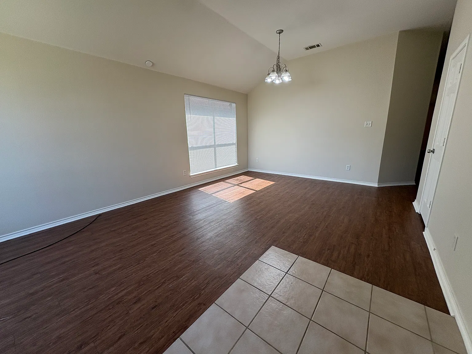 4 bed, 2196 sqft, $2,300 — Photo 3