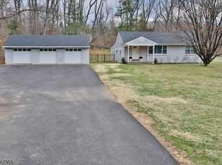 48 Mackenzie Rd, Hampton, NJ 08827