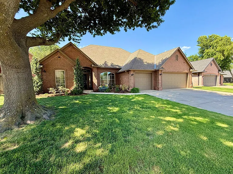 4205 Harrogate Dr — Photo 1