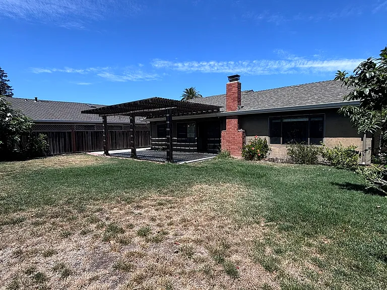 2348 Sawyer Ct — Photo 32