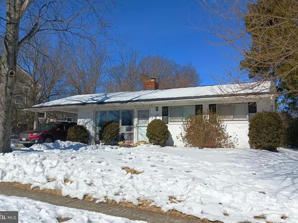 1212 Drake St SW, Vienna, VA 22180
